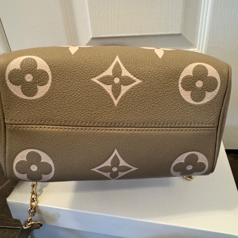 Authentic Louis Vuitton Speedy 20 - Picture 6 of 7